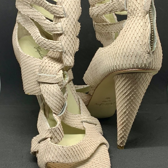 Elizabeth and James blush snake skin heels - Picture 8 of 8